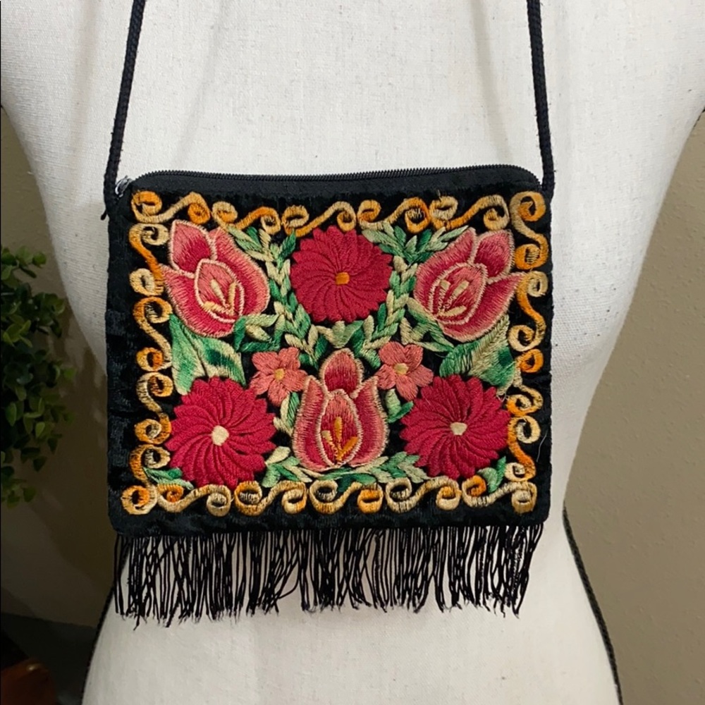 Vintage Embroidered Floral Purse